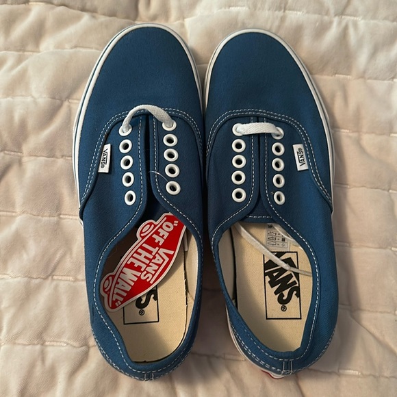 NWT Vans Low Top Sneaker - Picture 1 of 3